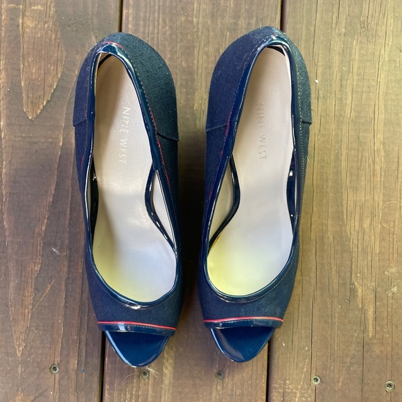 Nine West Navy with Red Trim Wedges - Picture 1 of 6